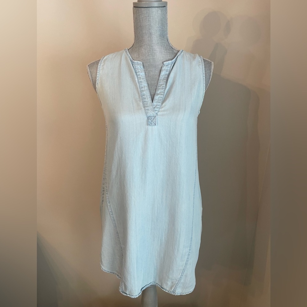 beachlunchlounge Sky Blue, sleeveless V-neck lightweight, size XS